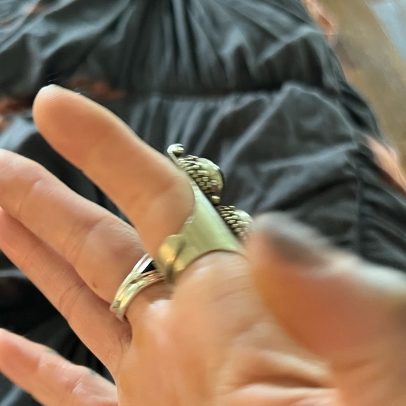 ONE OF A KIND Tibetan silver large statement ring with black stones - Picture 4 of 7